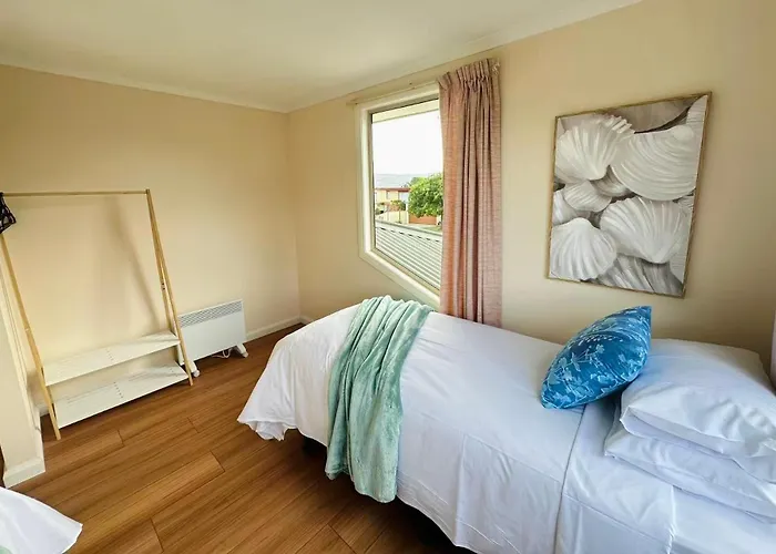 Beach House 3 Mins Walk Bellerive, Hobart