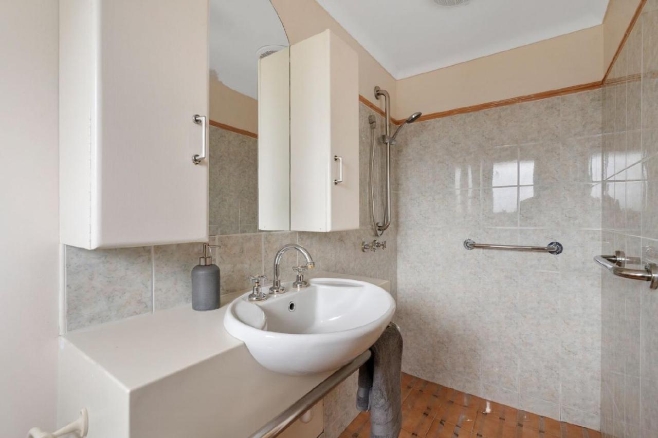 House 3 Mins Walk Bellerive, Hobart * Bellerive