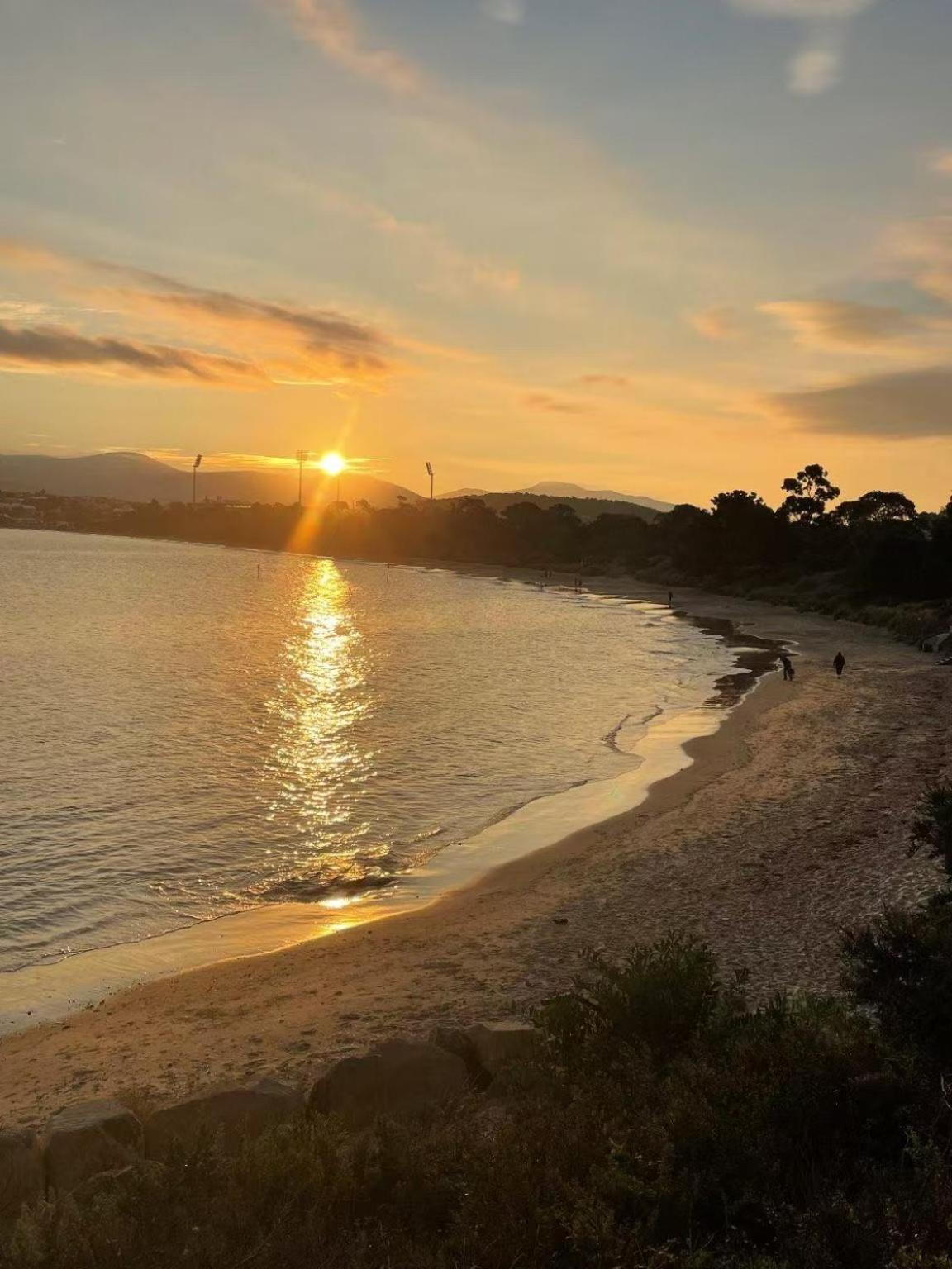 Holiday home House 3 Mins Walk Bellerive, Hobart