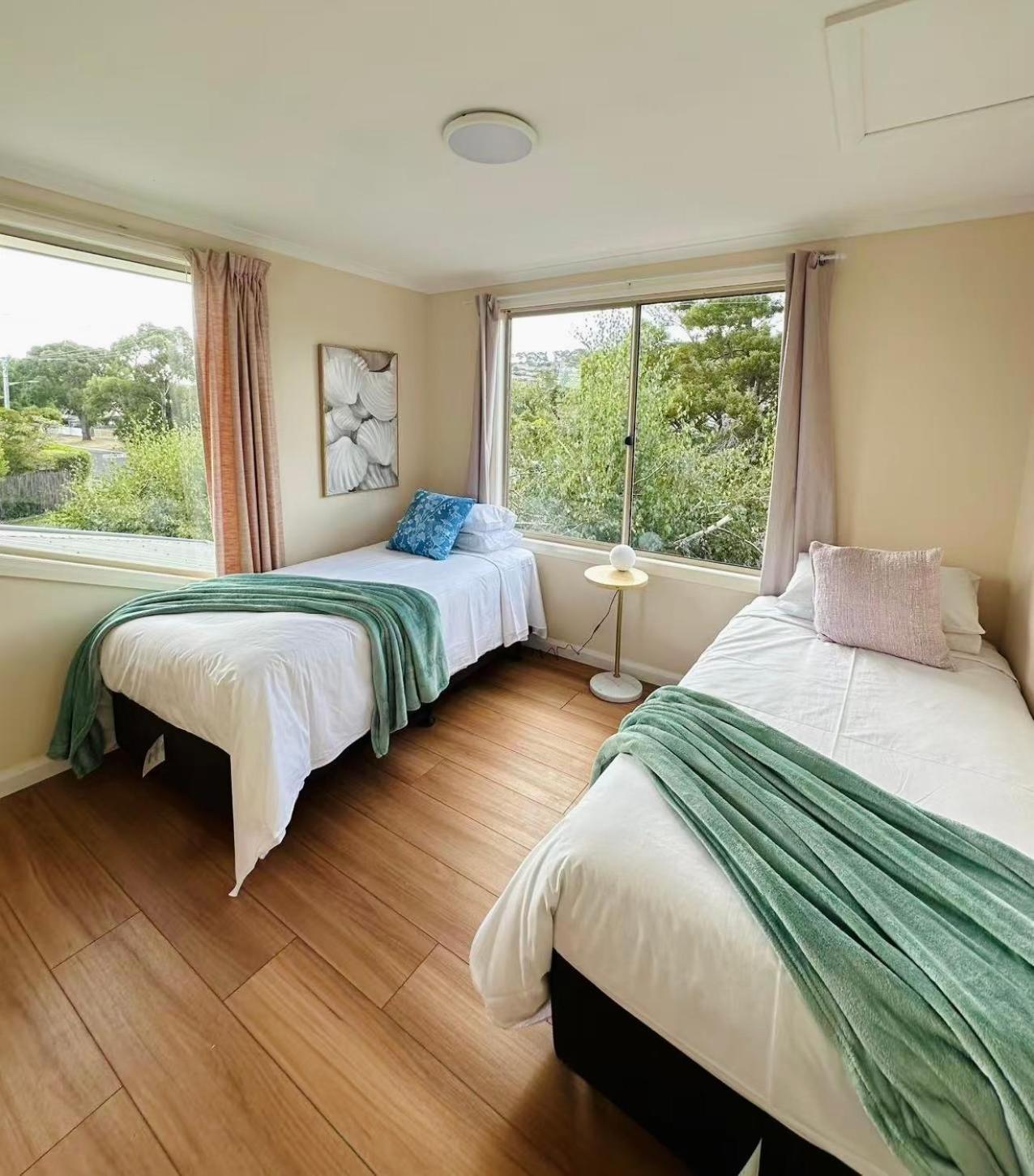 Holiday home House 3 Mins Walk Bellerive, Hobart