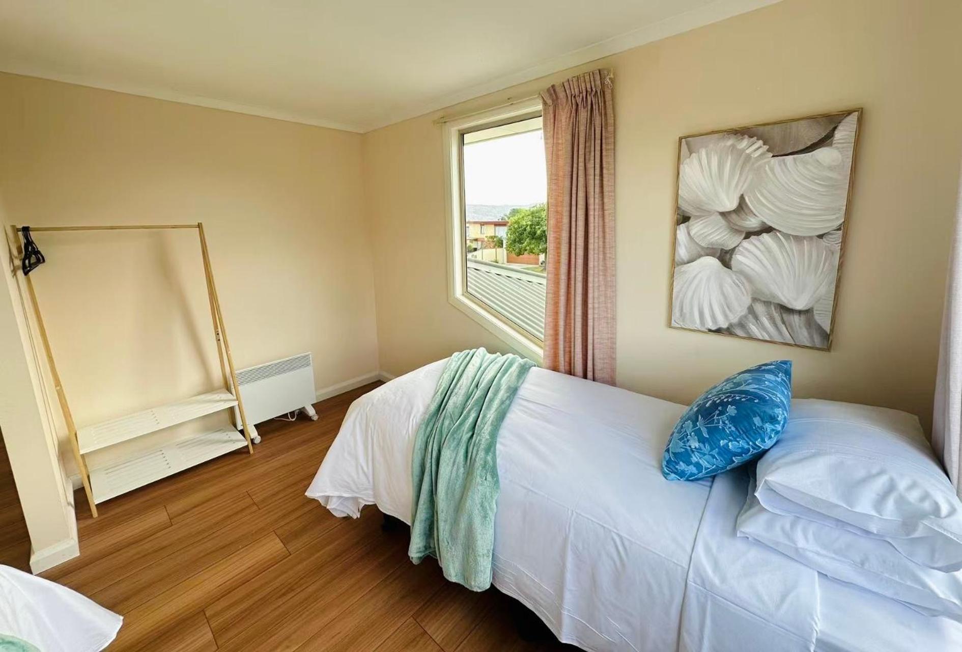 House 3 Mins Walk Bellerive, Hobart Holiday home Bellerive