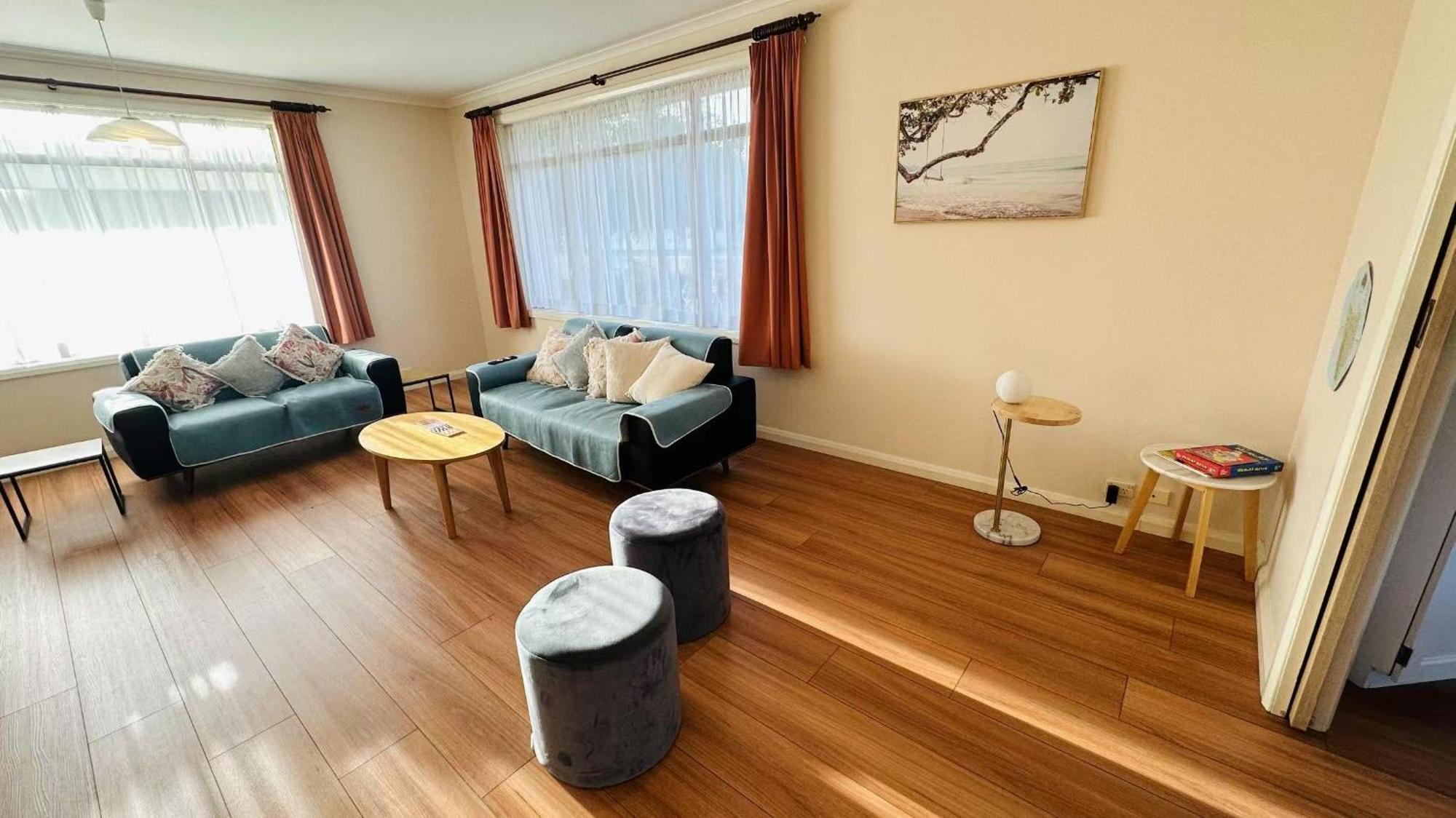 Holiday home House 3 Mins Walk Bellerive, Hobart *